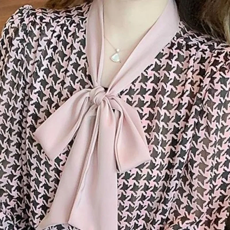 Women\'s Spring and Autumn Fashion Casual Elegant Bow V-neck Printed Long Sleeve Loose Pleated Commuter Chiffon Shirt Tops