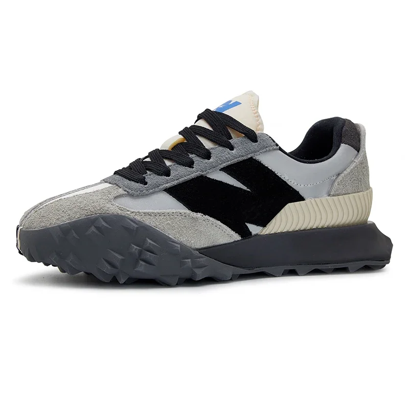 Football Shoes Classic Sports Sneakers for Men and Women Durable Non-Slip Running Shoes