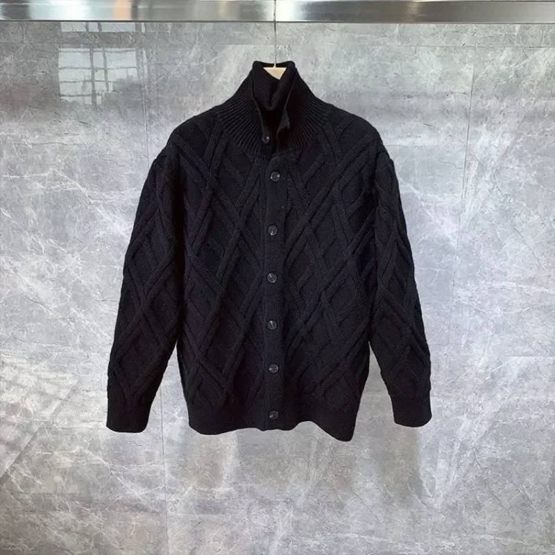 thumbnail image 1 of Suéteres de punto verdes para hombre, ropa de cuello alto negra, cárdigan de cuello alto, tendencia 2024, estilo coreano, camiseta de otoño AX, 1 of 4