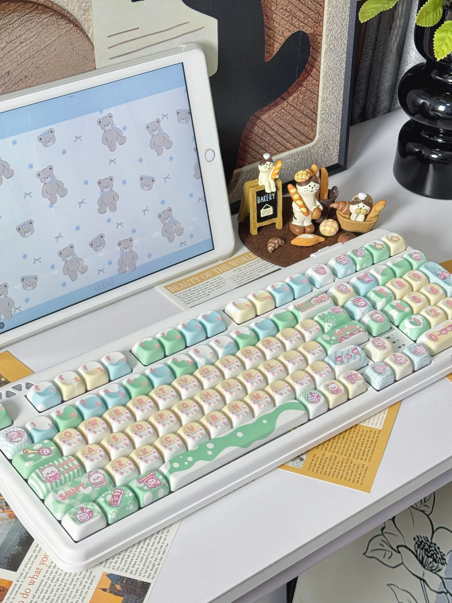 Kawaii Mao Profile Strawberry Cat Theme Keycaps (126 keys)