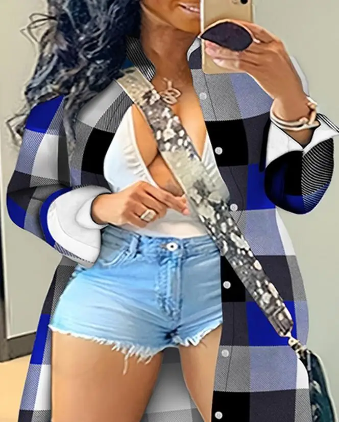 Рисунок 4 - Женское длинное пальто на пуговицах