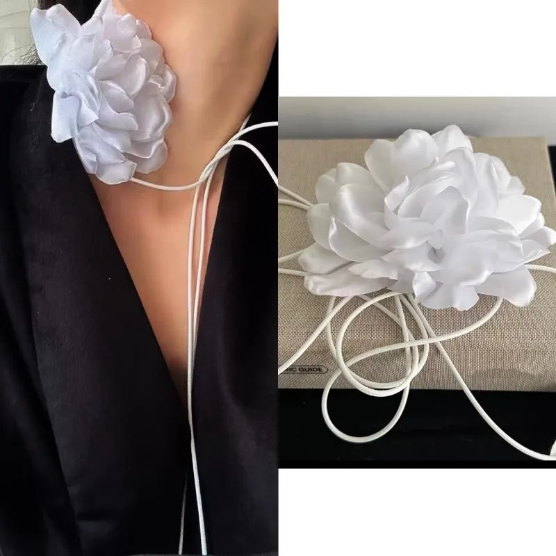 

New Exaggerated Decorations Delicate Neck Chain Classic Romantic Flower Necklaces Women's Trendy Jewelry Vintage Charm Necklace