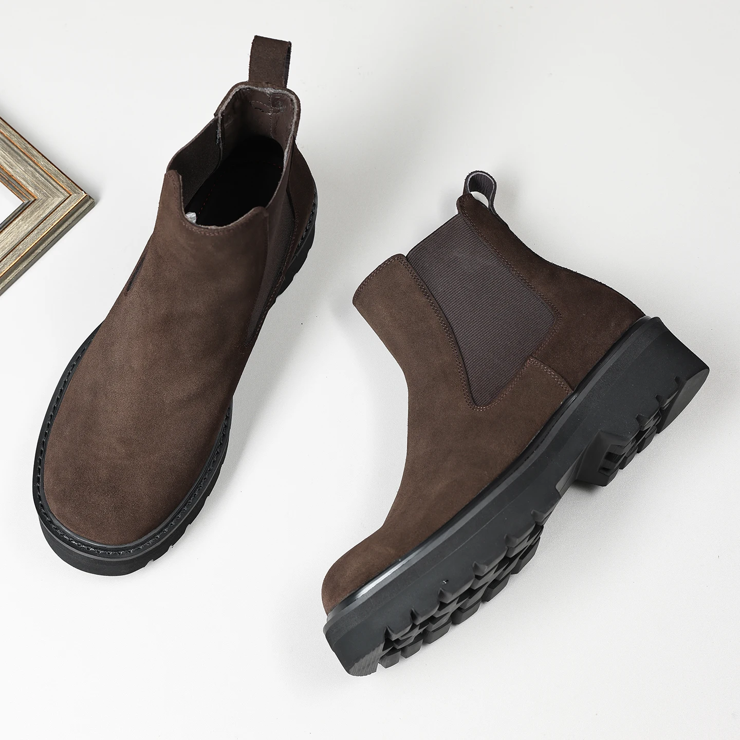 Englische Chelsea-Stiefel im Retro-Stil, echtes Leder, Ofenrohr, kurze Stiefel, Herren, Mitte der Wade, handgefertigt, lässig, Schleifleder, Wildleder – Detail 9