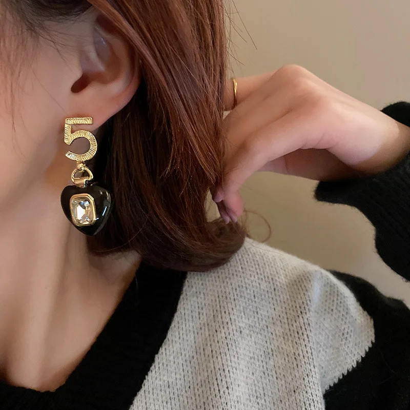 heart earrings Number 5 with Sparkling rhinestone Black Heart Earring for woman female
