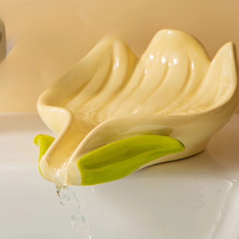 Ceramic Soap Dish, Household Bathroom Supplies, Creative Light Luxury Cute Flower Shape Soap Box No Punching Draining Water, 1Pc