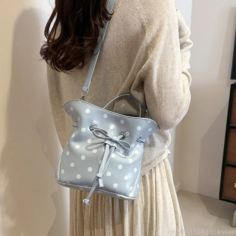 Borsa a Spalla da Donna a Pois, Borsa a Secchiello Color Block in Ecopelle, Tracolla con Manico Superiore, Casual per il Pendolarismo e l'Uso Quotidiano - immagine 4