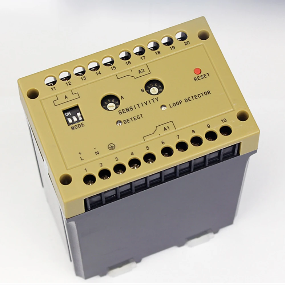 220V AC Industrial Grade Wired Single Channel Loop Vehicle Detector For Large Truck Fleet with High Chassis Enters Field Service