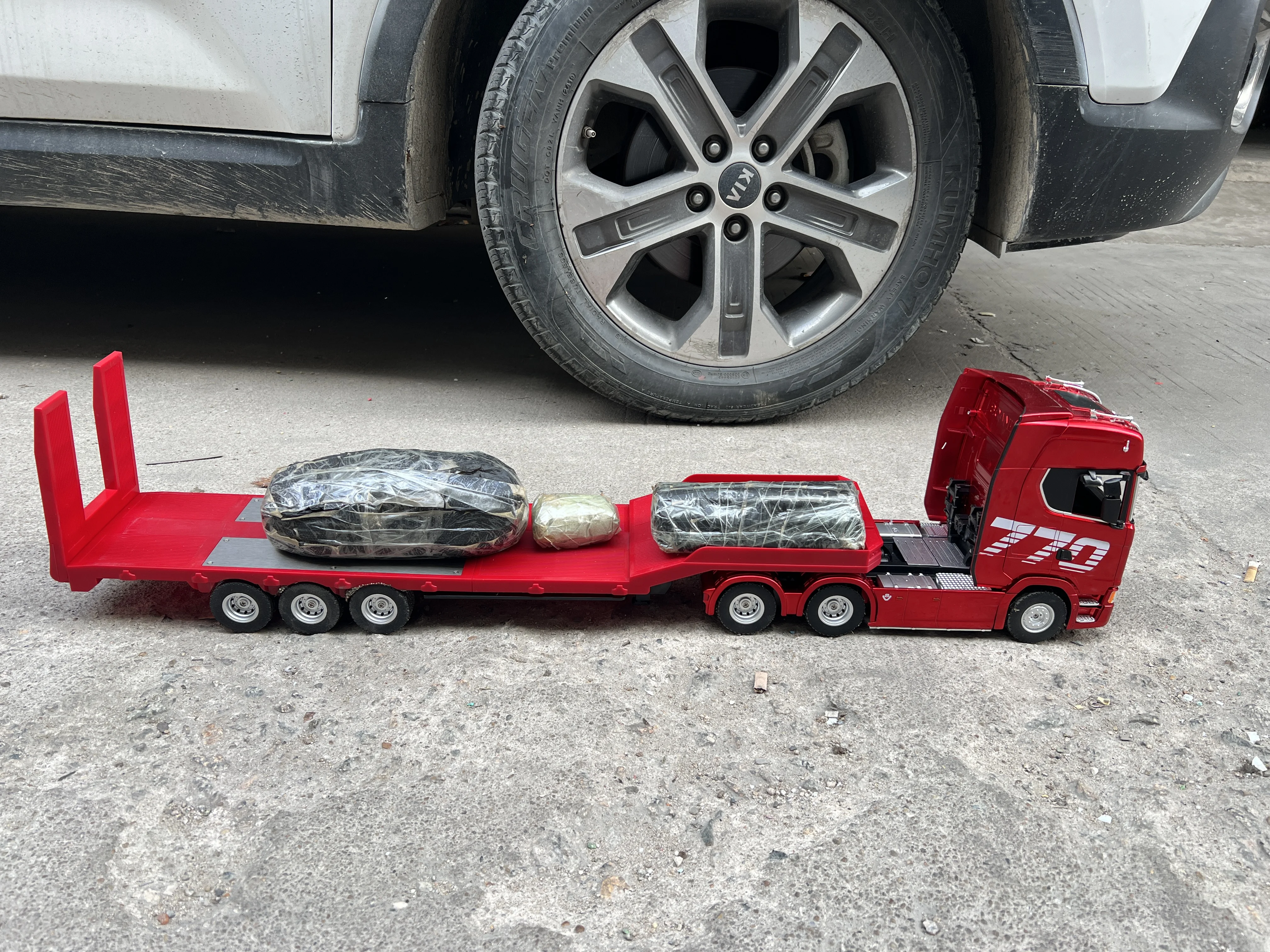 Remote control engineering car Huina Scania 770S trailer head alloy car model children's toy four-wheel drive ratio 501D 3
