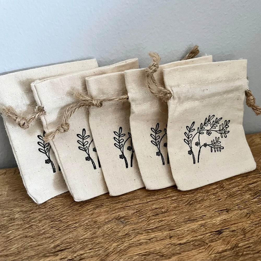 100pcs Personalized Logo Cotton Jewelry Bag with Jute Rope Nature Burlap Canvas Gift Bags for Makeup Dust Sack Jewelry Packaging