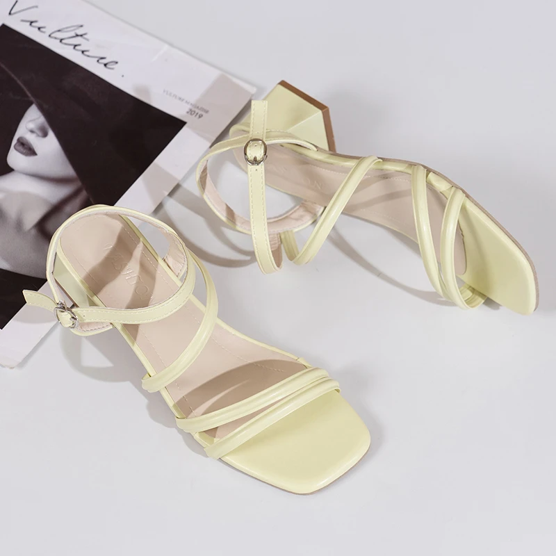 

Женские босоножки на среднем каблуке, повседневные однотонные сандалии с ремешком и пряжкой, на низком квадратном каблуке, 2024