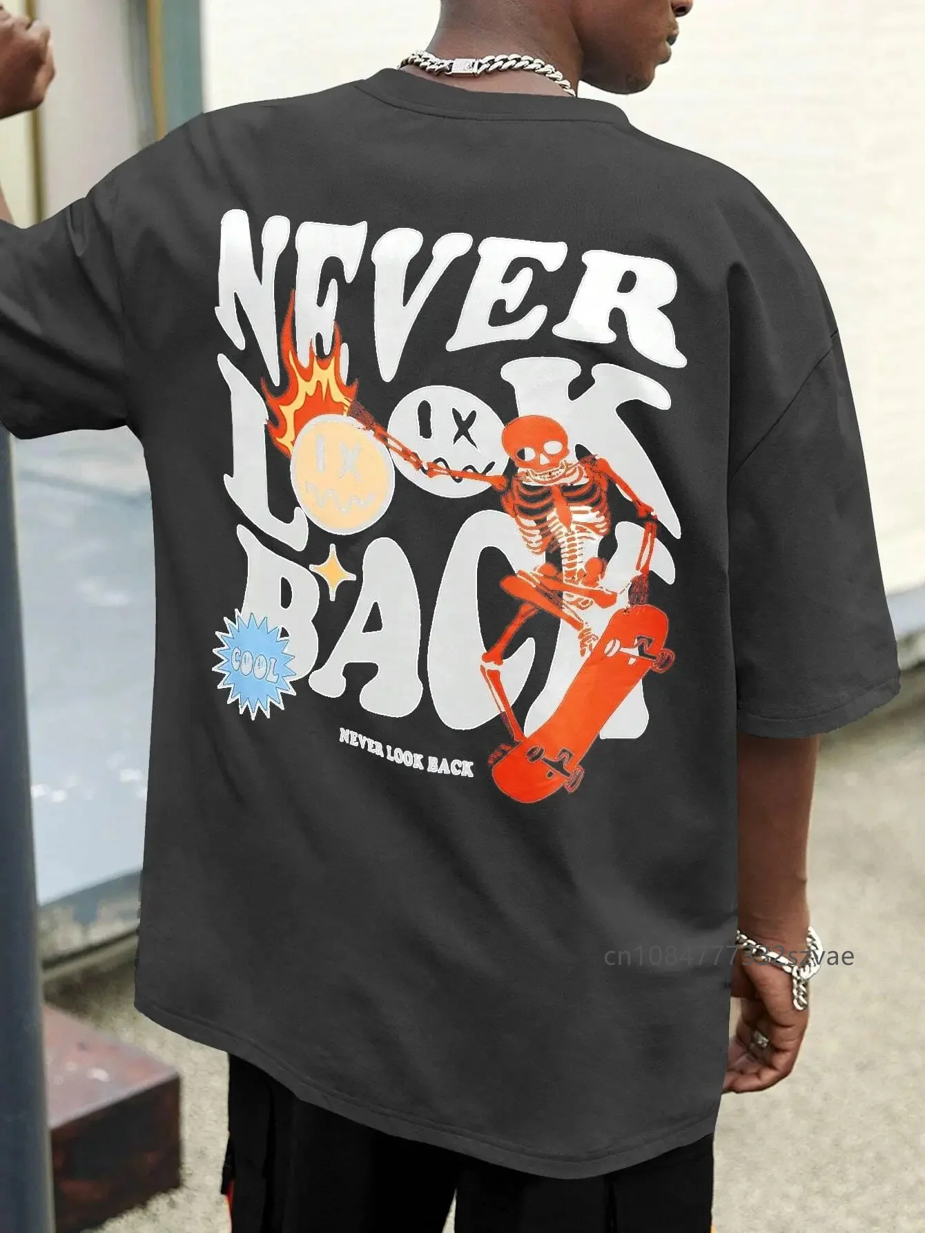 

New Never Look Back Creative Smile Skull Printing Cartoons Street Print Tshirt Man Loose Tee Clothes Cotton Crewneck Top T-Shirt