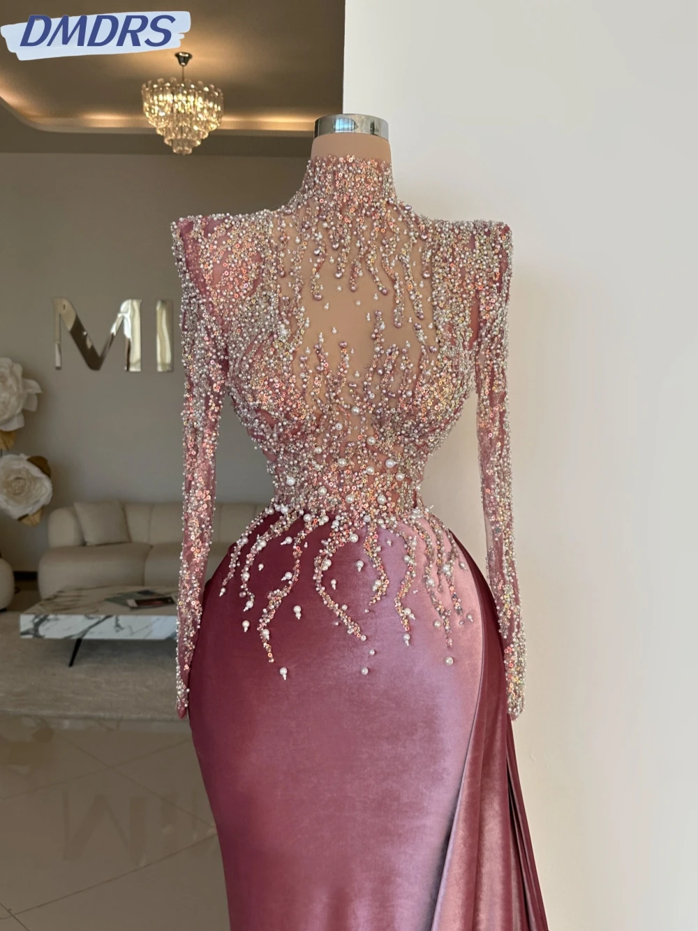 Рисунок 2 - Элегантное Длинное прямое платье с боковым шлейфом