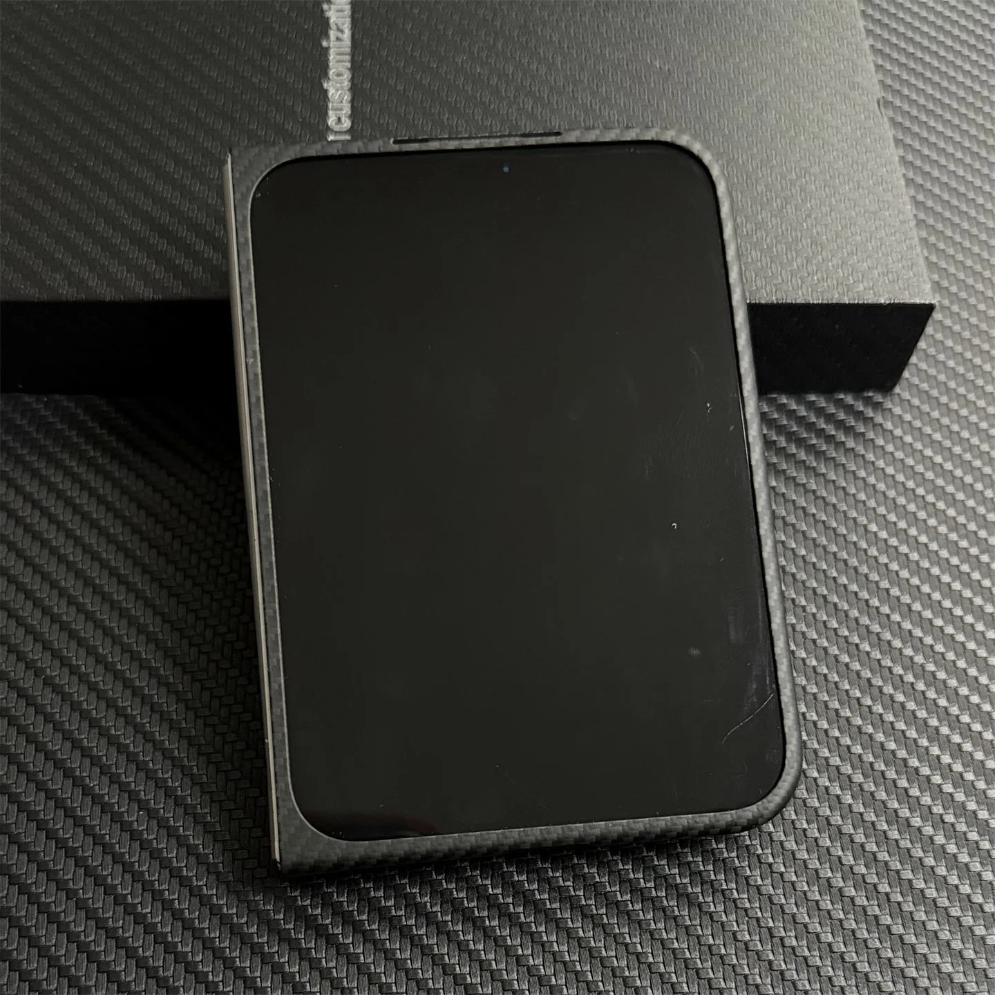 Ultra-Thin Carbon Fiber Texture Magnetic Case
