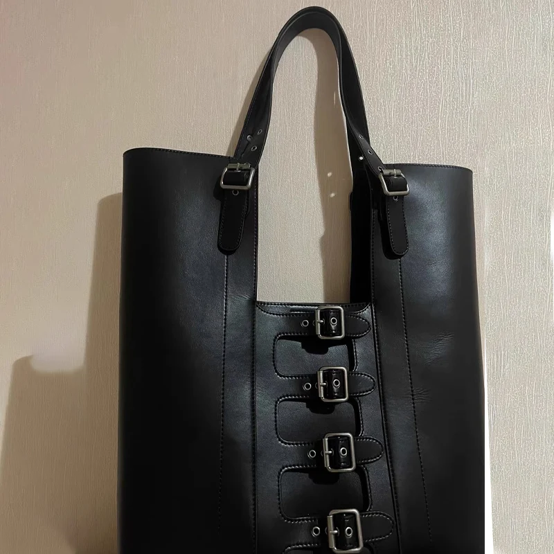 

2023 Winter New Handbag, Small and Popular High Quality Texture Belt Buckle Design, Women's Shoulder Bag