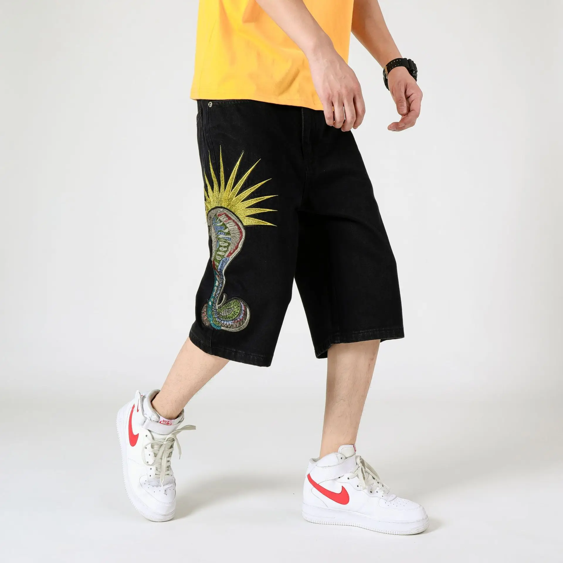 

Loose Hip Hop Black Embroidery Short Jeans Men's Wide-leg Denim Shorts Jeans Streetwear