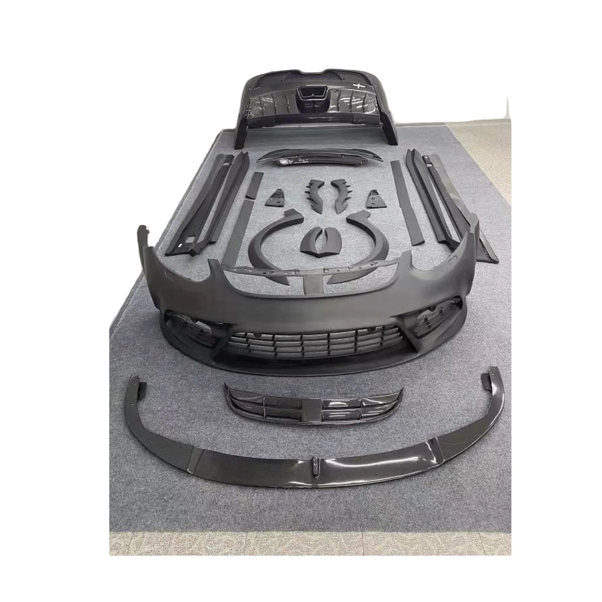 Рисунок 2 - Mansory стильный комплект из углеродного