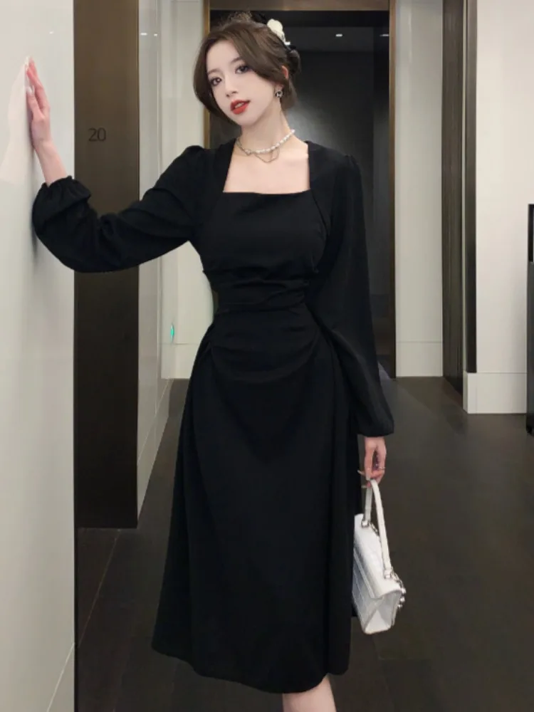 Рисунок 2 - Женское платье-трапеция средней длины