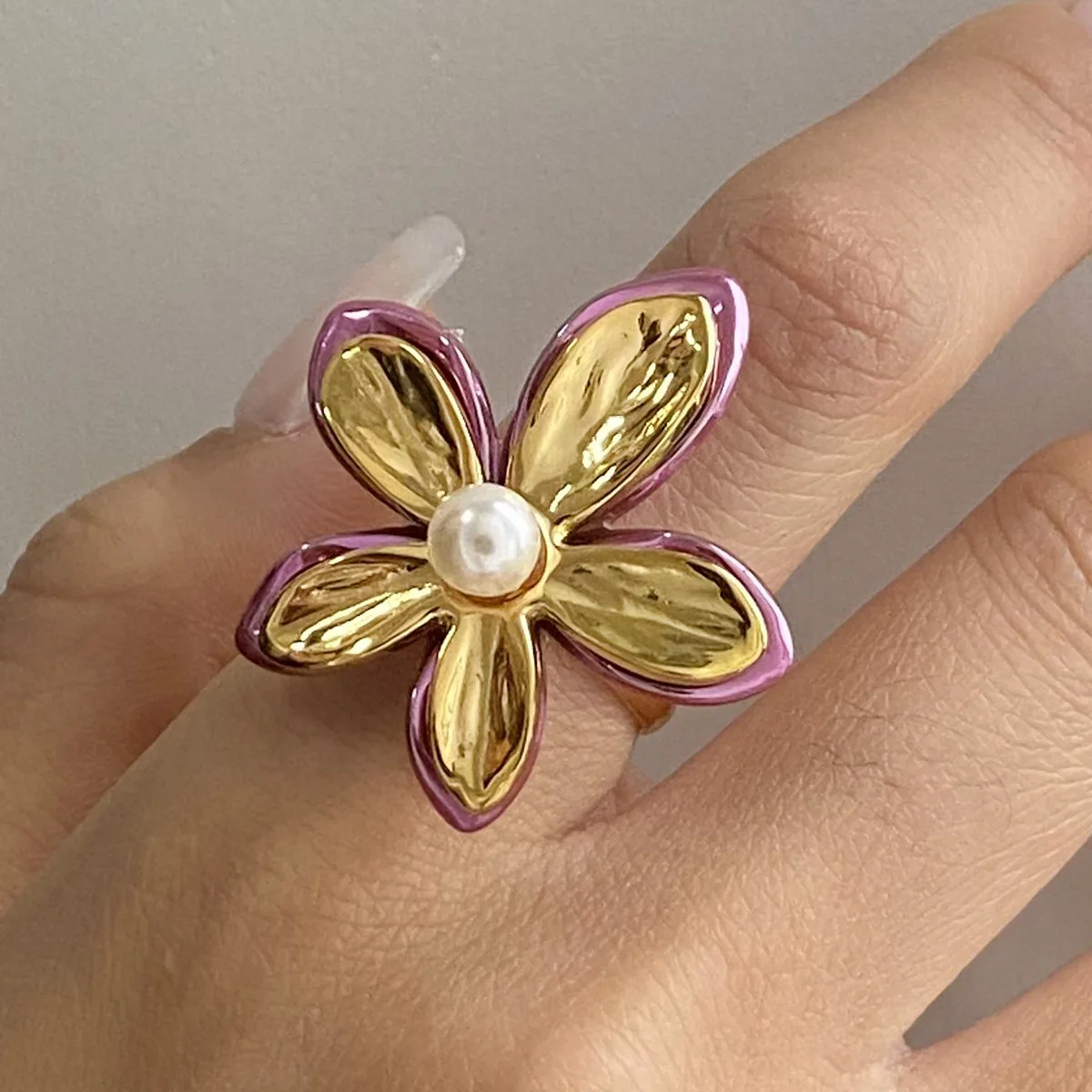 Fashion 18K Gold Plated Two-Color Flower Shaped Pearl Open Ring Stainless Steel Stackable Rings Design Daily Jewelry Party Gift