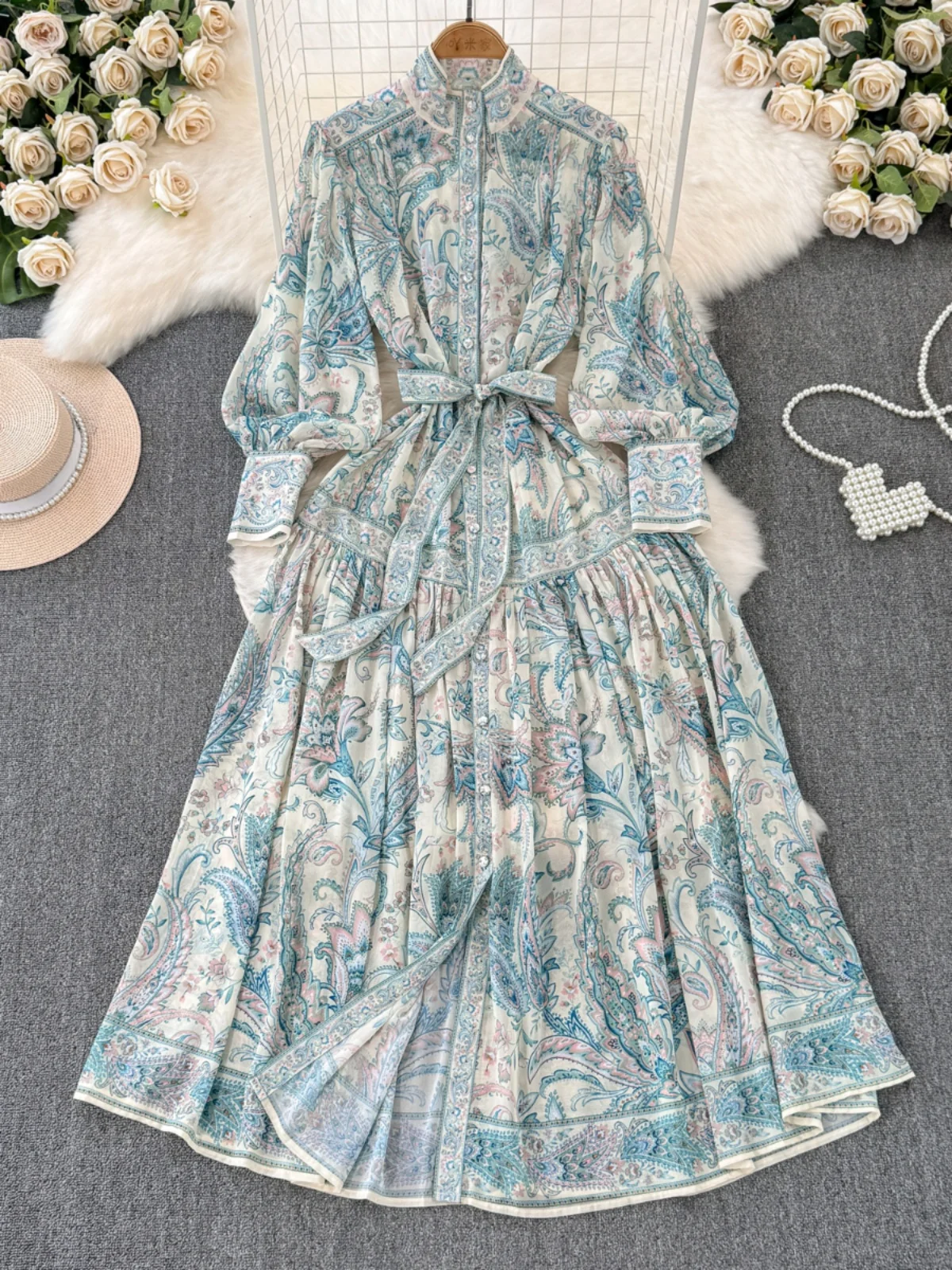 

Женское платье с поясом, длинное ТРАПЕЦИЕВИДНОЕ ПЛАТЬЕ во французском ретро-стиле со стоячим воротником и широкой юбкой, с принтом, на лето