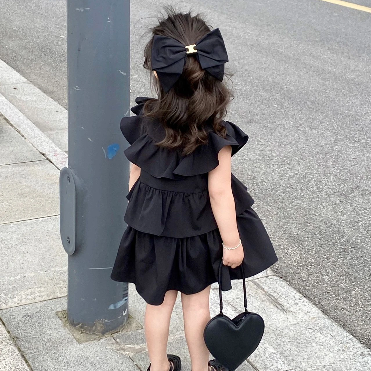 

Girl Dress 2023 Summer New Ruffled Black Skirt Girl's Dress Explosive Dress Simple Fashion Girl Black Dress