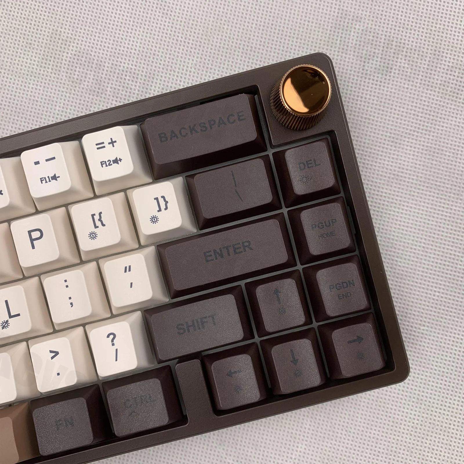 3 Modos Via Hotswap, Perfil Cherry, Dye Sub PBT, Junta Keycap, IK65