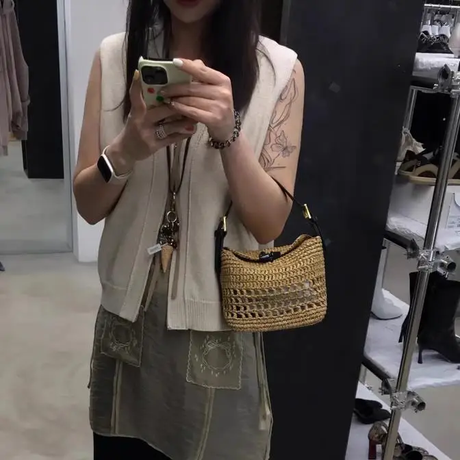 Fashion New Horizontal Square Lafite Straw Woven Handheld Women's Bag 2025 Summer Beach Vacation Beach Bag Trendy