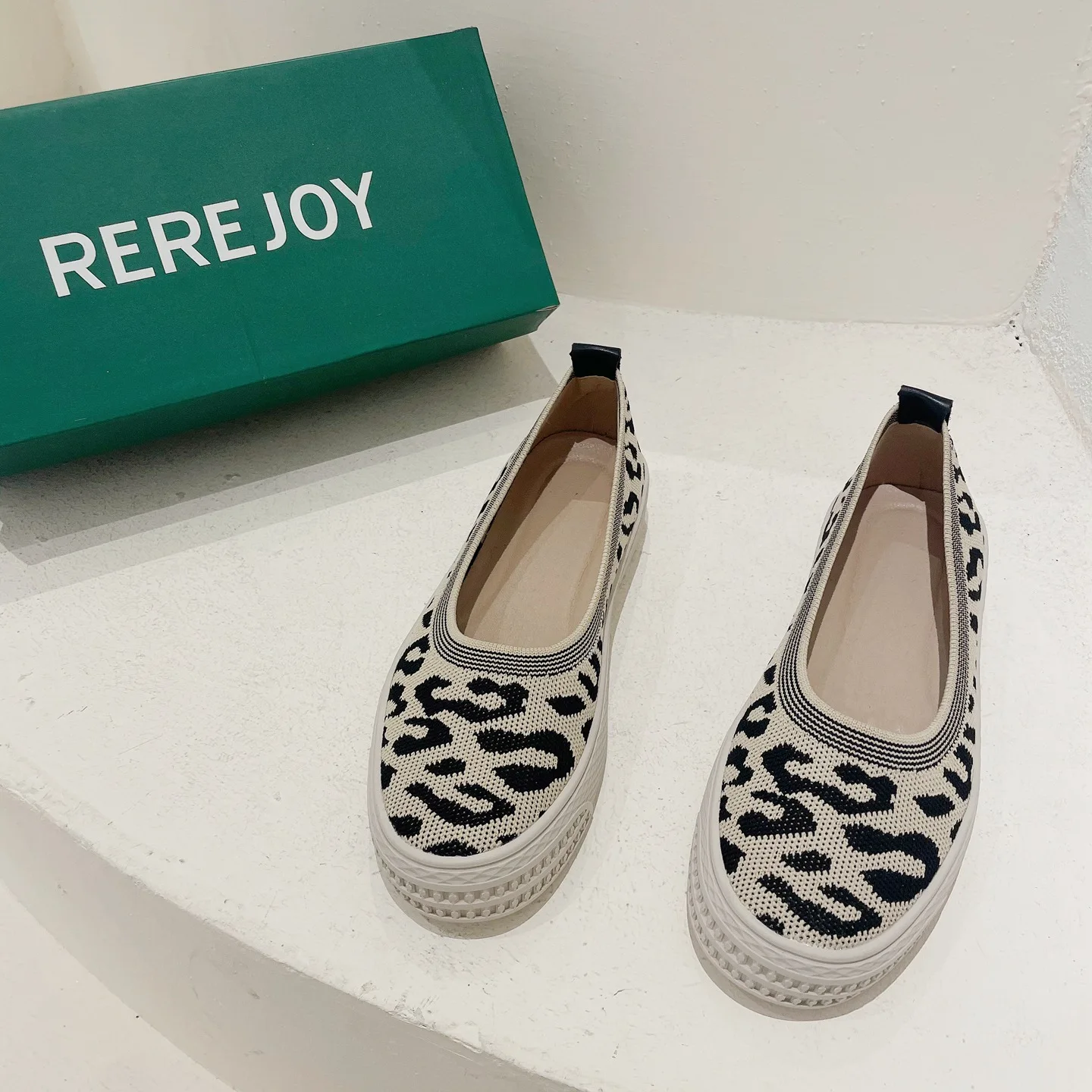 New comfortable casual slip-on knitted flat shoes single shoes women fly woven thick sole loafers Office Shallow Pumps Shoes