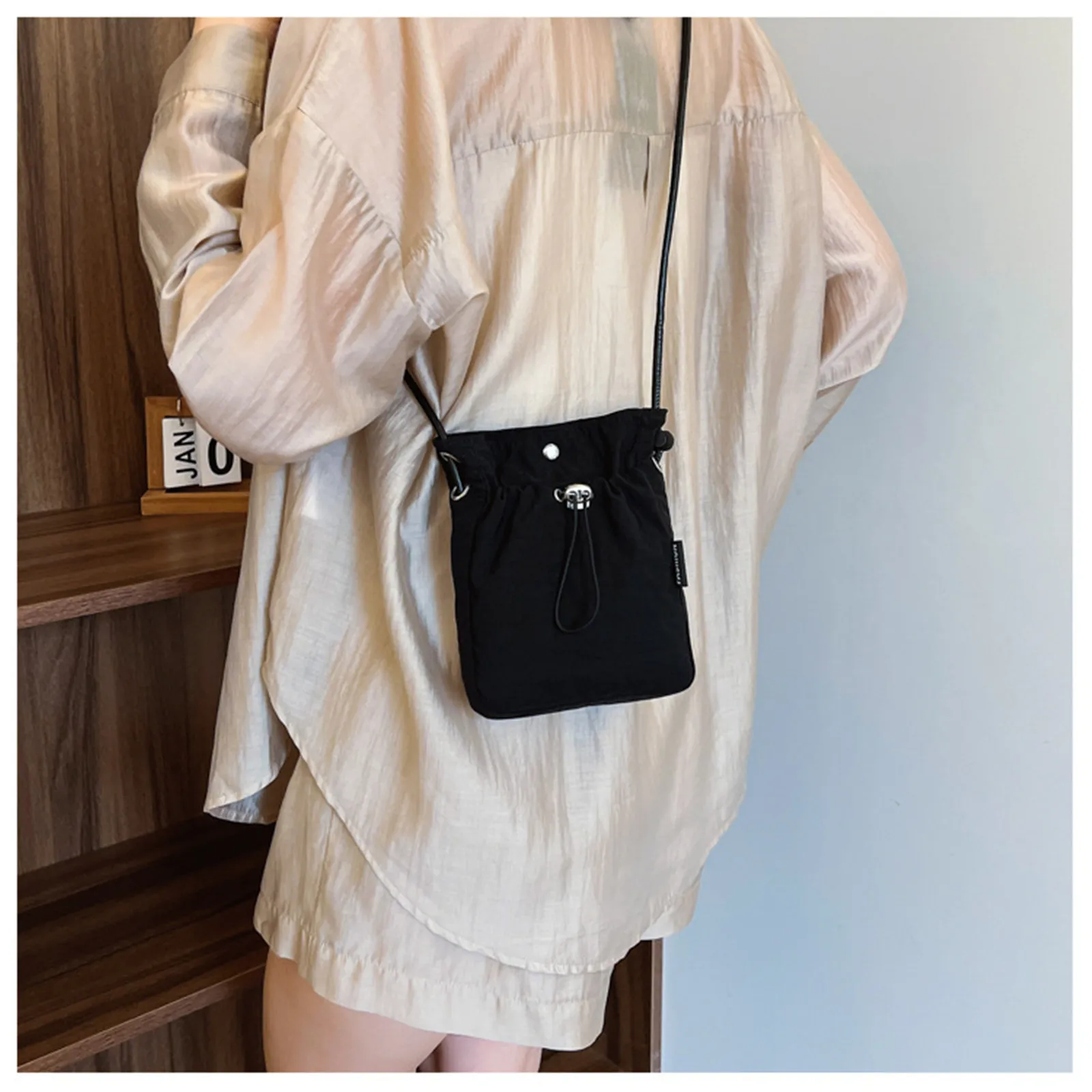 Small Fabric Bag Women 2024 New Fashion Ins Walking Mobile Phone Bag Lightweight Shoulder Messenger Bag 5