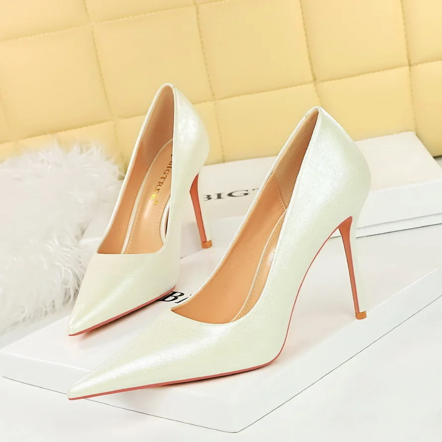 thumbnail image 1 of Zapatos de novia de tacón alto ajustados de primavera y otoño para mujer, de moda, clásicos, de un solo tacón, para boda, 1 of 5