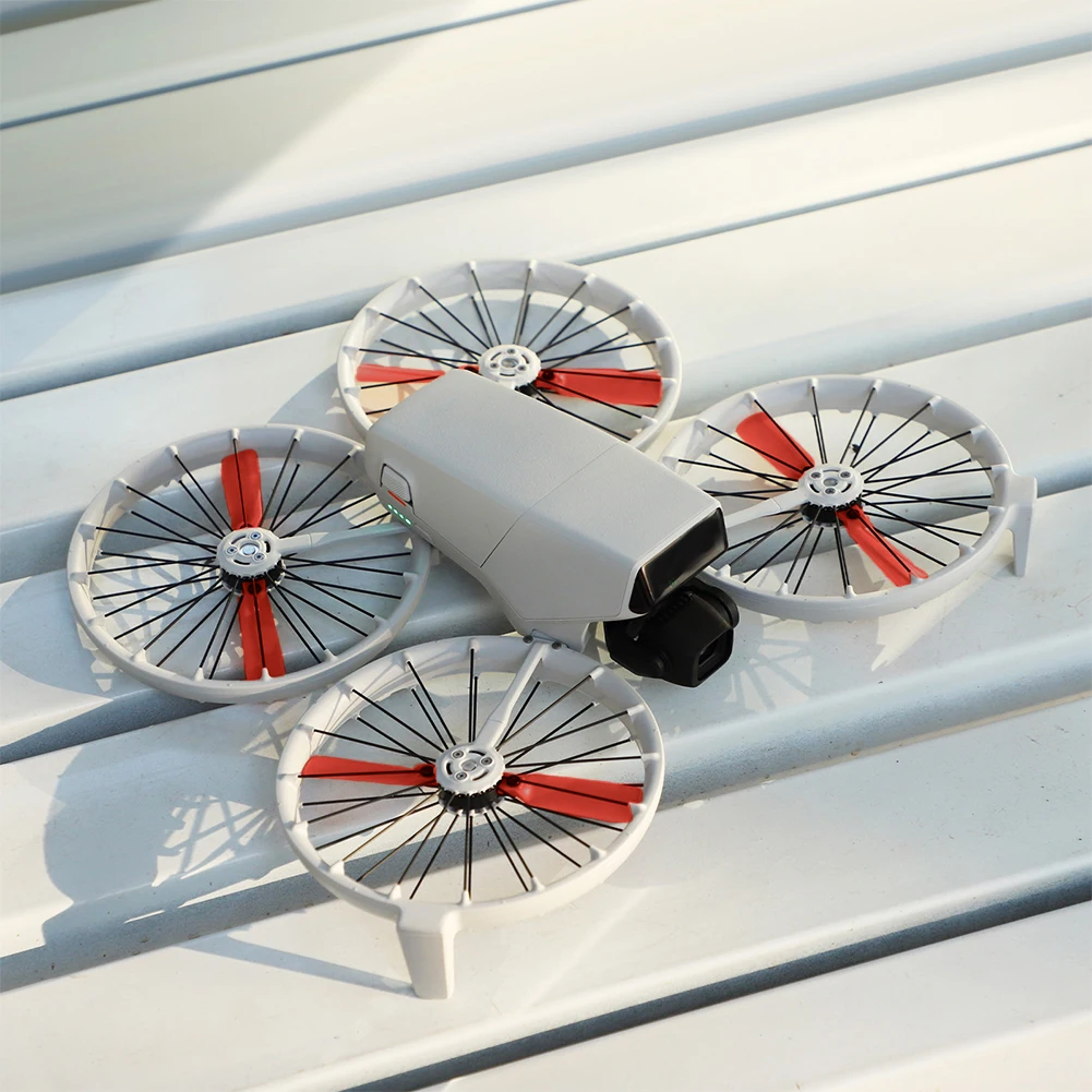 Paquet contenant les 8 hélices silencieuses de rechange pour drone Flip, prêtes à installer.