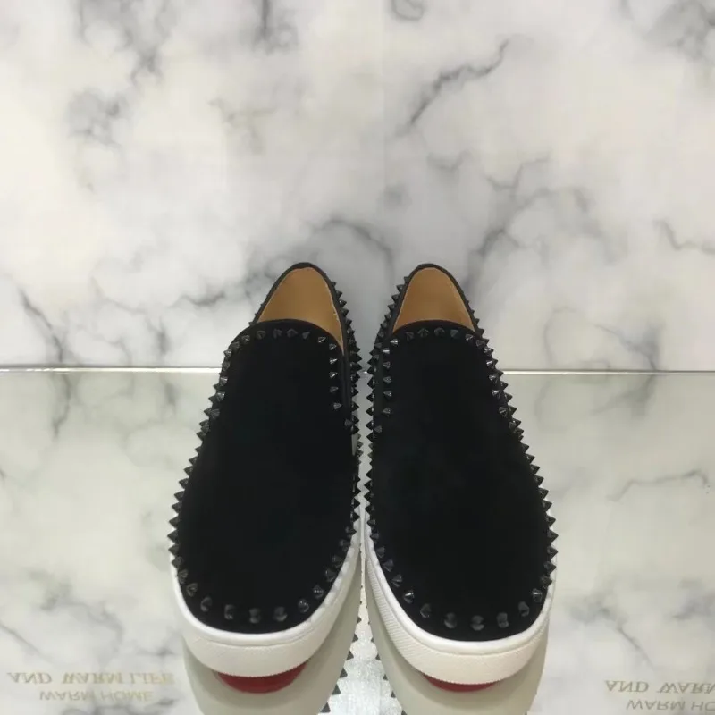 Рисунок 2 - Кроссовки мужские с круглым вырезом