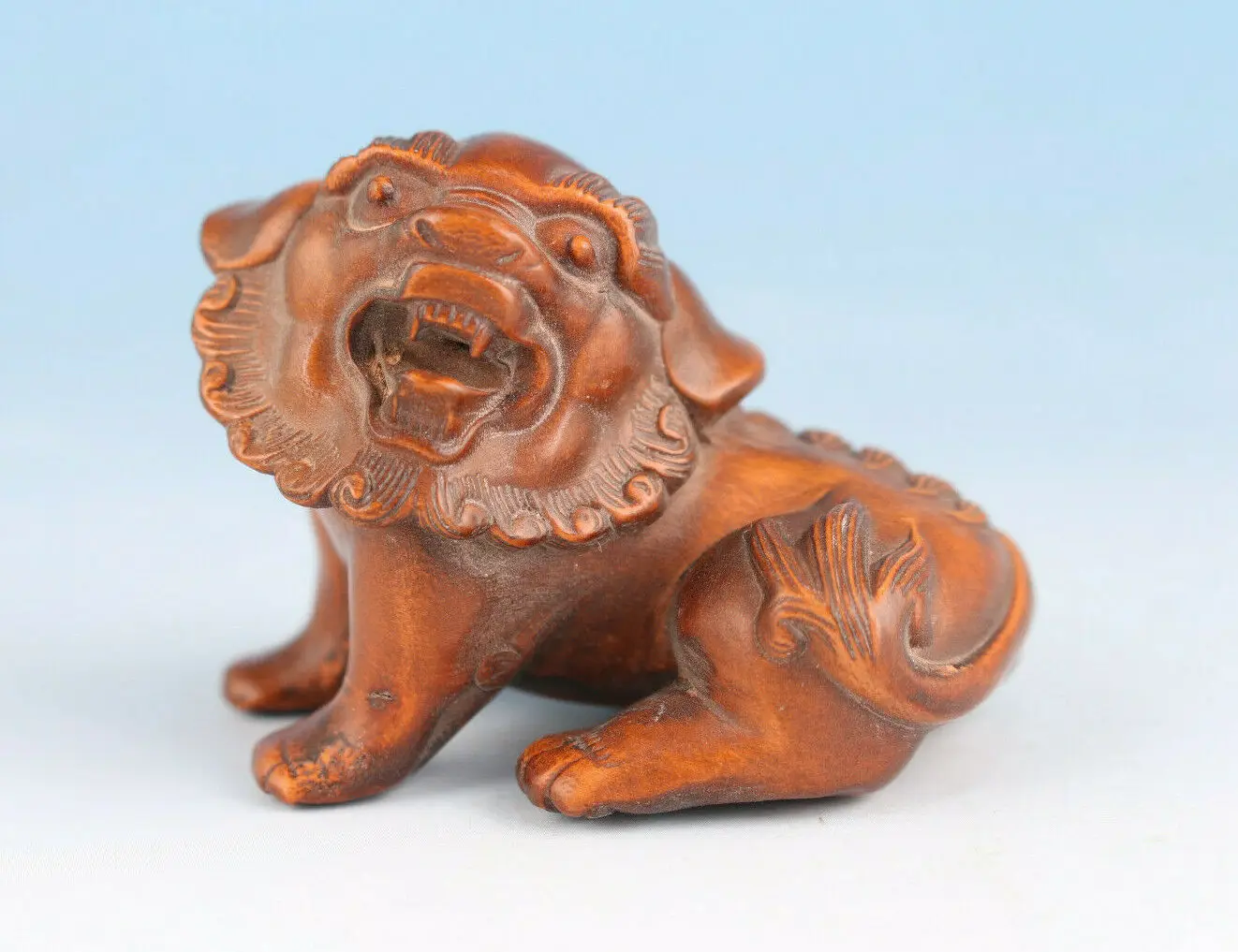 

Китайская резьба по дереву в виде штуки