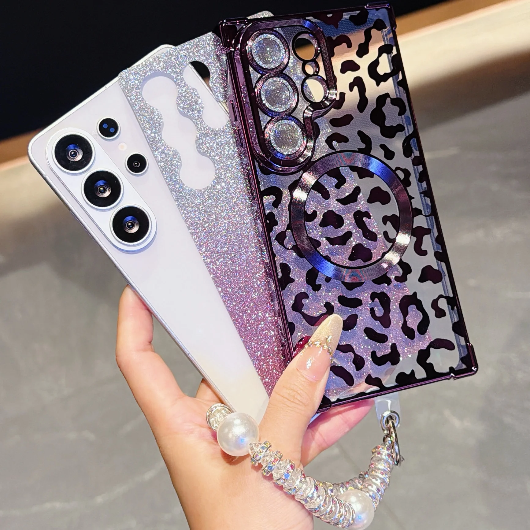Coque Galaxy S26 Motif Léopard Avec Lanière Main Diamant Souple_voghion.com