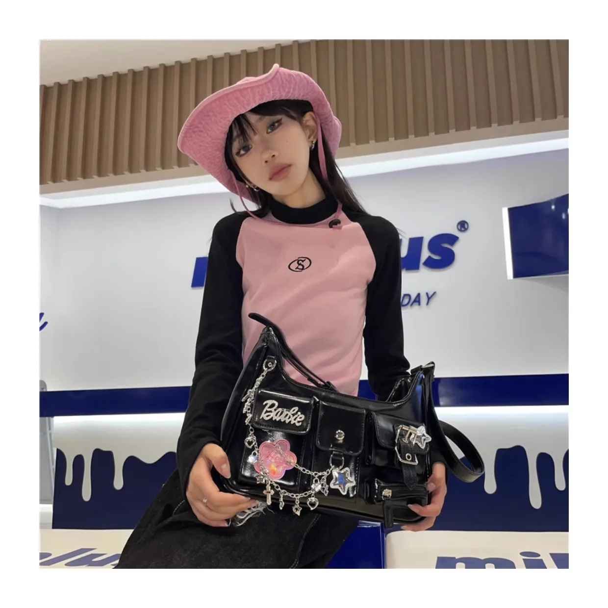 Original Sweet and Spicy Crossbody Bag Multi-Pocket Hot Girl Chain Motorcycle Bag Y2K Retro Medieval Shoulder Bag for Women