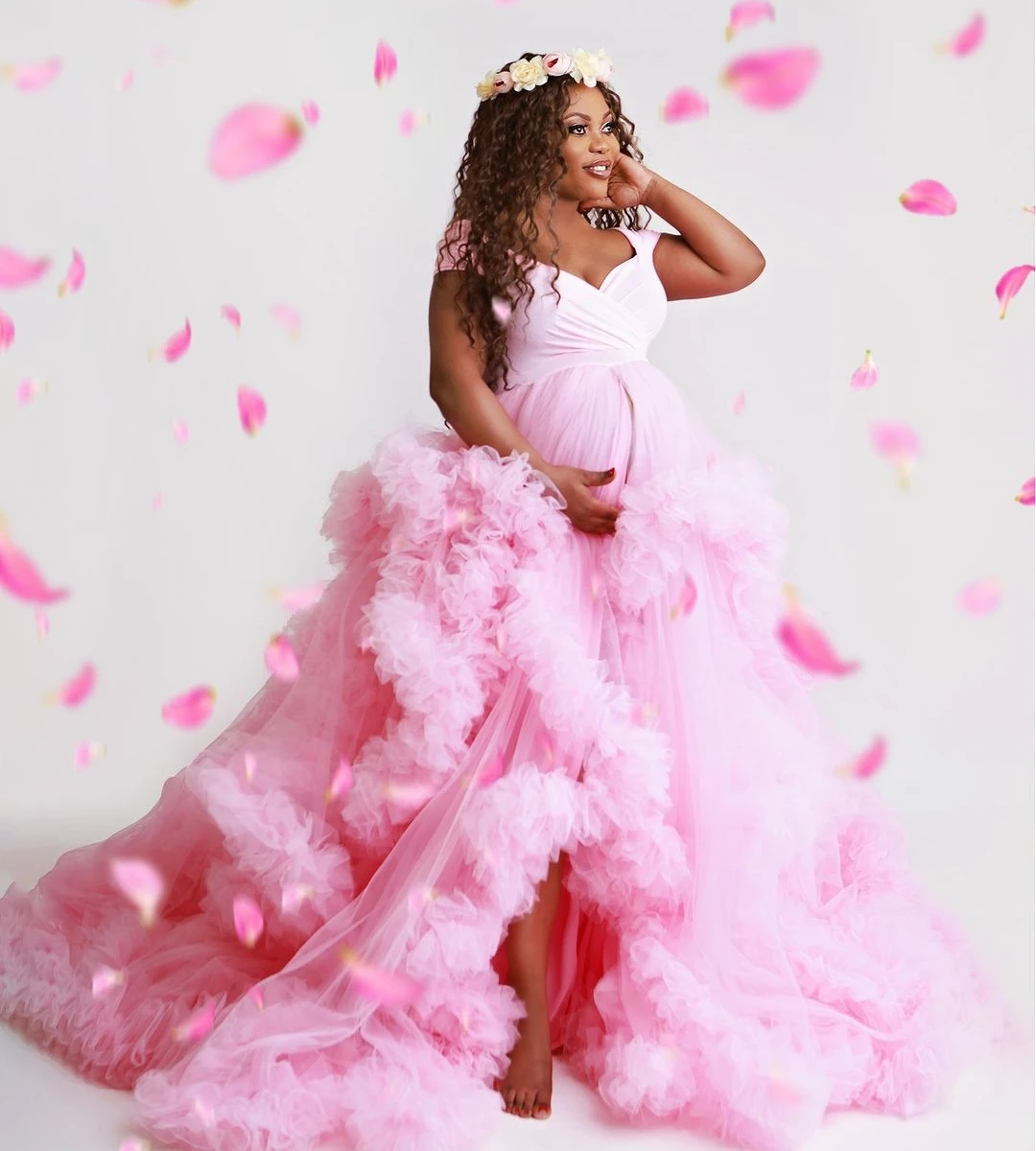 

Pink A Line Maternity Robes for Photo Shoot Off Shoulder Tiered Ruffles Pregnant Women Dresses Sexy Sweep Train Babyshower Gowns