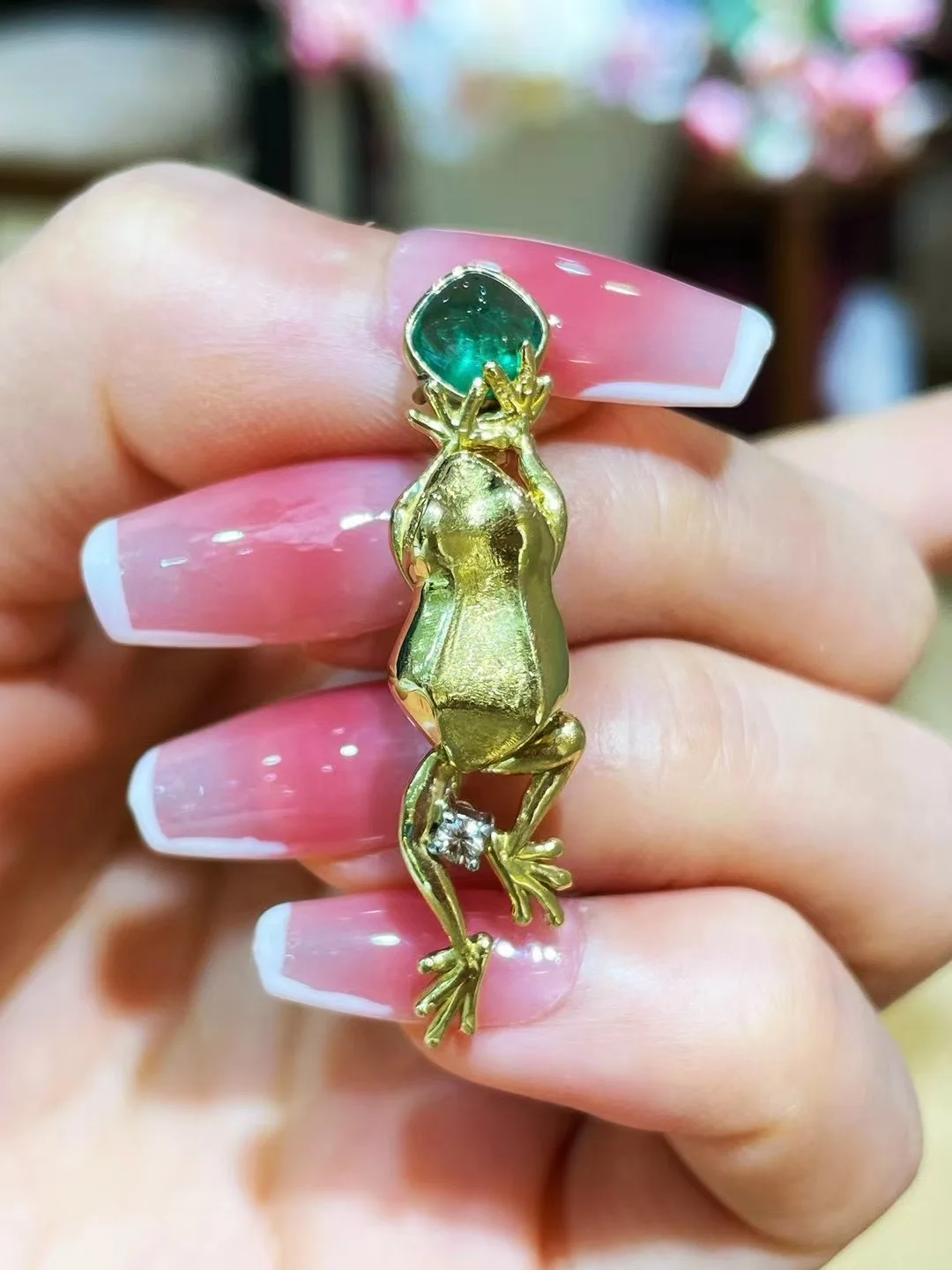 cute romantic frog brooch 18K yellow gold with emerald and diamond genuine luxury jewelry unisex men women jewelry 1 cute romantic frog brooch 18K yellow gold with emerald and diamond genuine luxury jewelry unisex men women jewelry