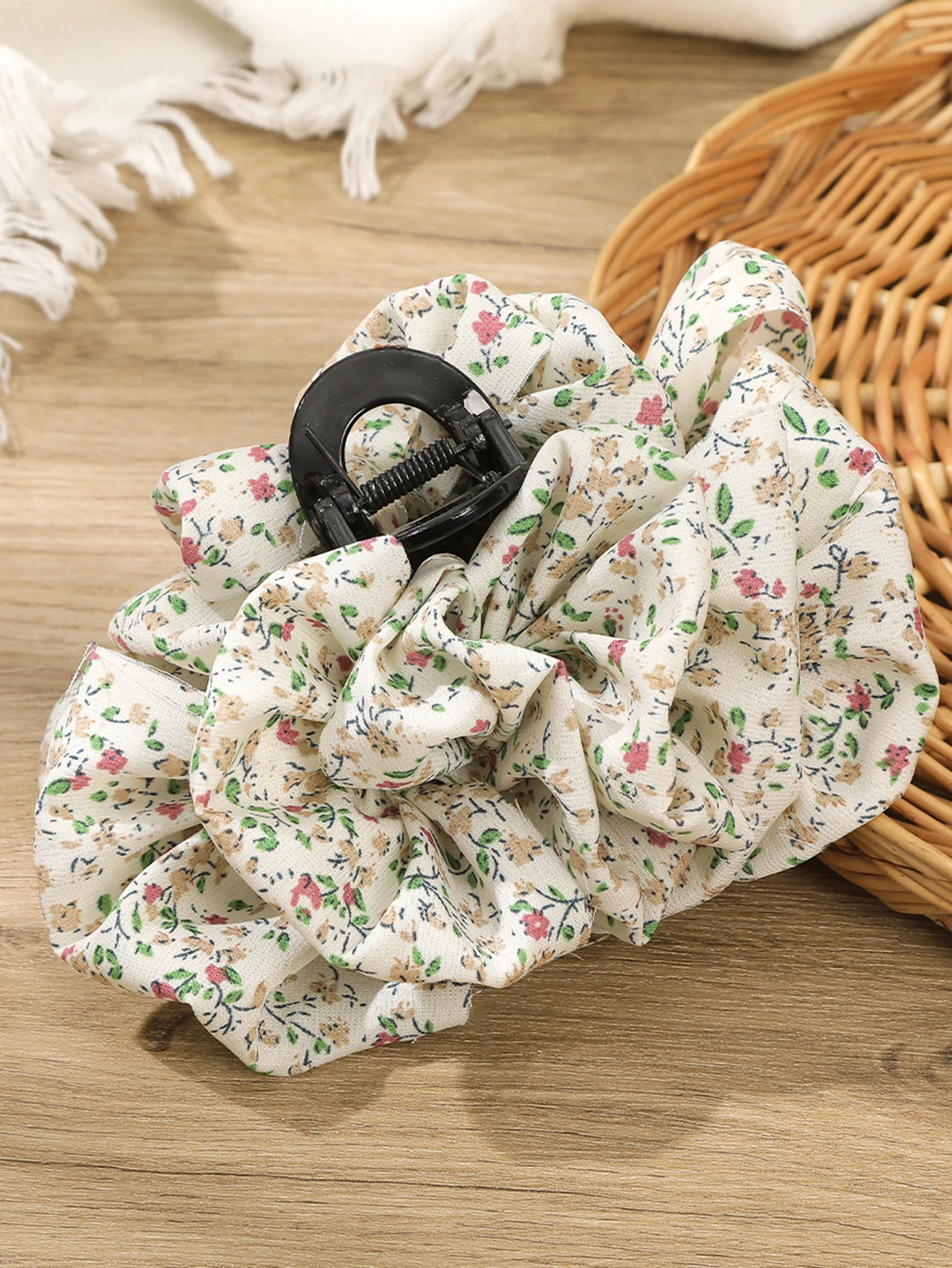 Floral Pleated Hair Claws Women Large Korean Hairpin Hair Crab Ladies Sweet Ponytail Headwear Hair Accessories Fashion Gift