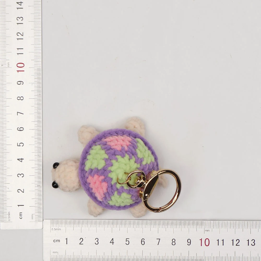 Niedlicher Schildkröten-Schlüsselanhänger Lieblicher Gehäkelter Schildkröten-Anhänger Handgewebter Tier-Schlüsselring Taschen-Deko Geschenk – Detail 1