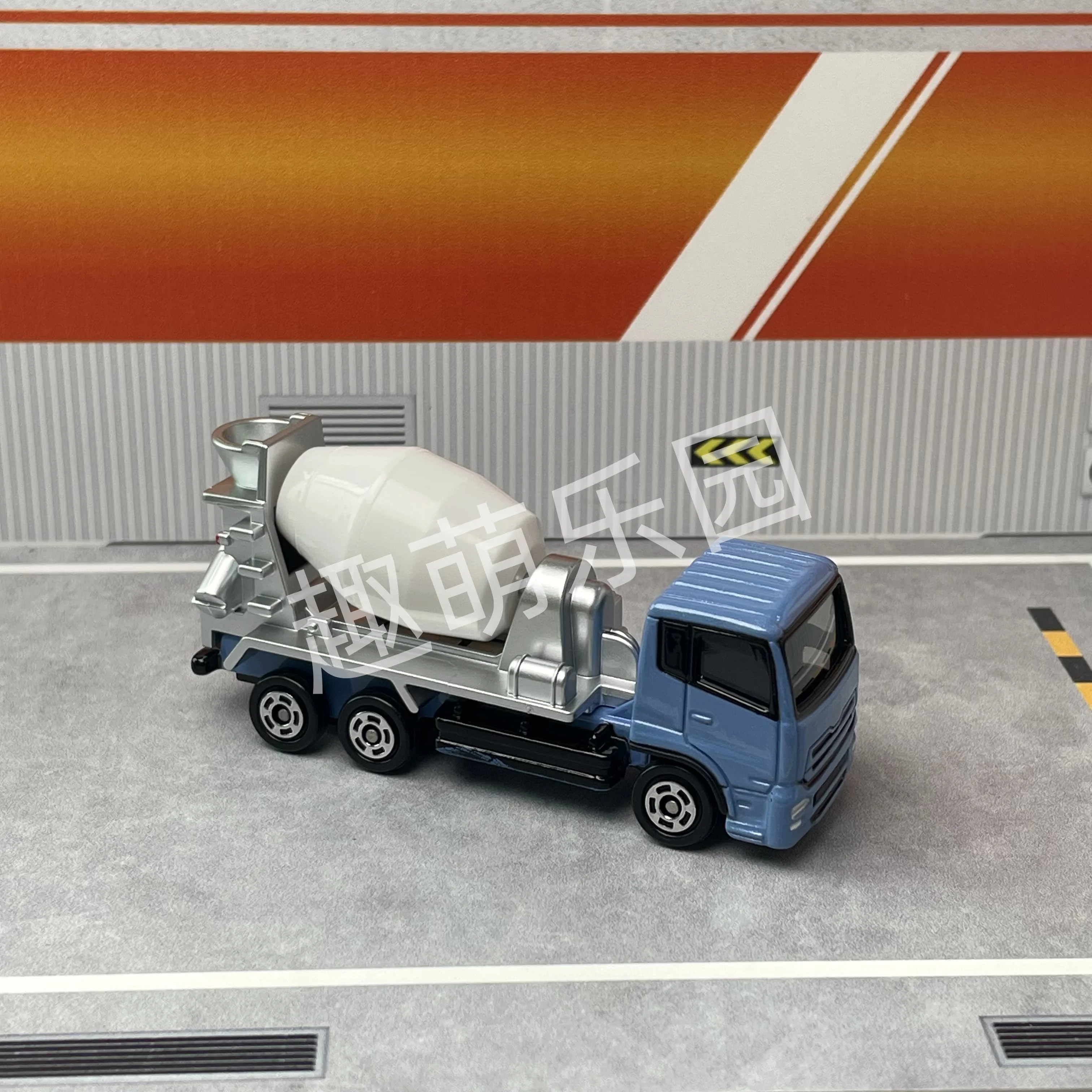 TAKARA TOMY Tomica NO.53 1 X Nissan Diesel Quon Cement Mixer Cars