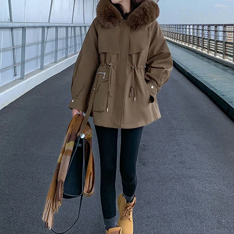 Рисунок 3 - Женское повседневное пальто с карманами