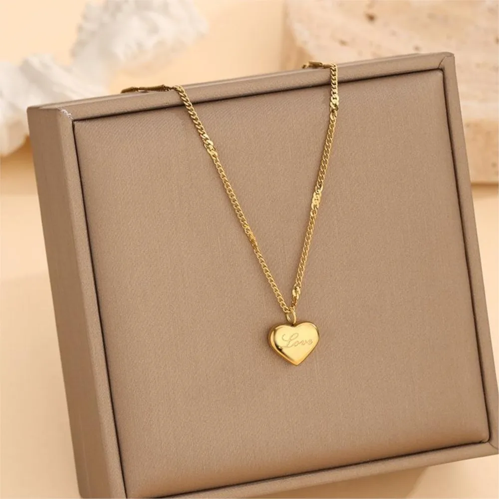 Titanium Vintage Love Heart Pendant Jewelry Set for Women Elegant Temperament No Fading Necklace Earrings Jewelry Gifts