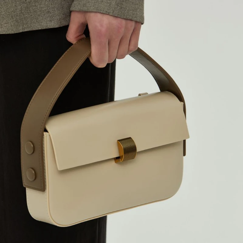 

Ручная маленькая квадратная сумка для женщин 2022 новая нишевая текстурная универсальная сумка через плечо из мягкой искусственной кожи и сумочки