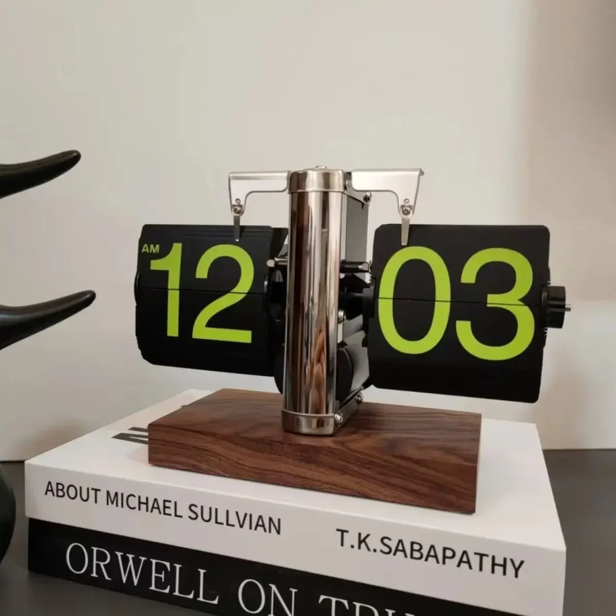 Retro Flip Clock-Digital Vintage Alarm Clock with Large Display Battery Powered for Bedroom/Office D&eacute;cor Digital digital clock lcd digital clock digital desk clock digital table clock flipping clock retro desk clock