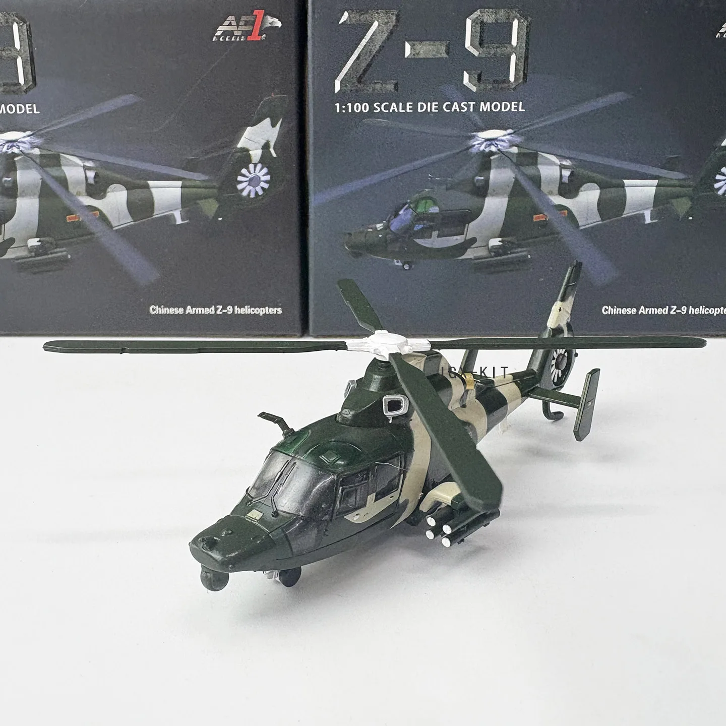 1:100 Scale Z9 Armed Aircraft With Propellers Straight 9 Model WZ