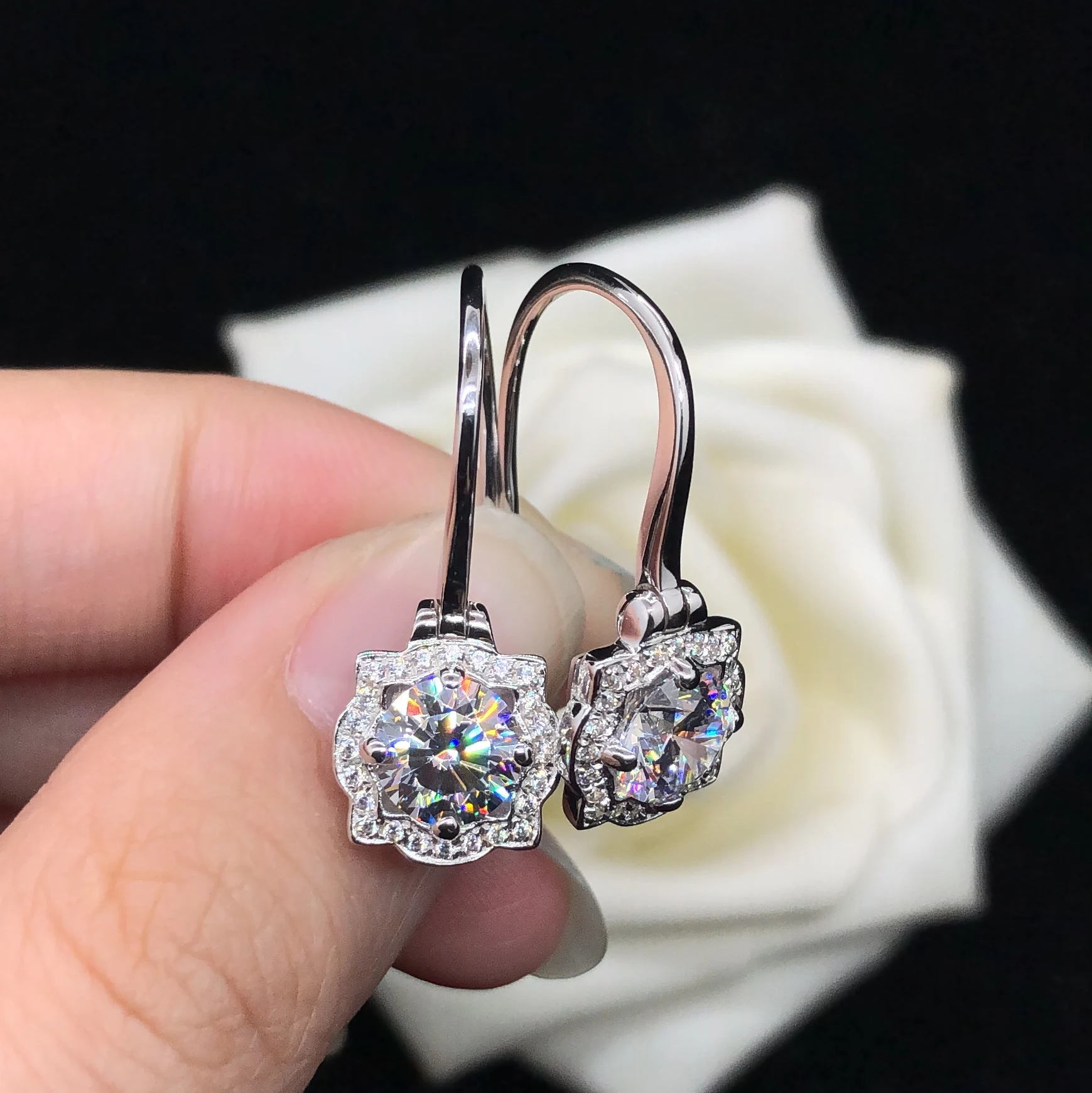 

Glitter 1Ct 6.5mm D Color VVS1 Round Cut Test Real Moissanite Stud Earrings Solid 14K White Gold Women Jewelry 048