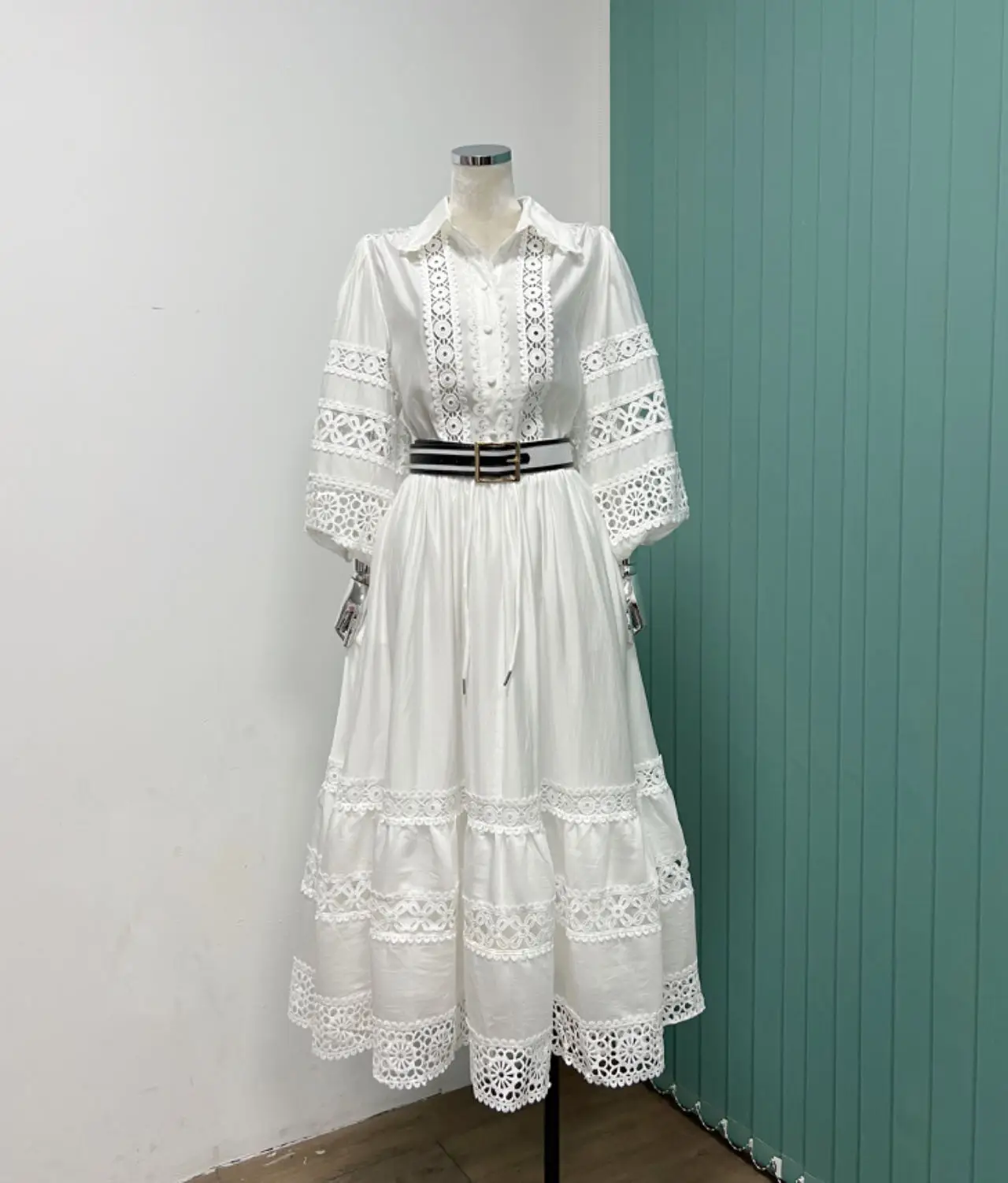 Australian niche designer brand lantern-sleeved long-sleeved shirt + elastic waist lace splicing hollow-out skirt skirt suit