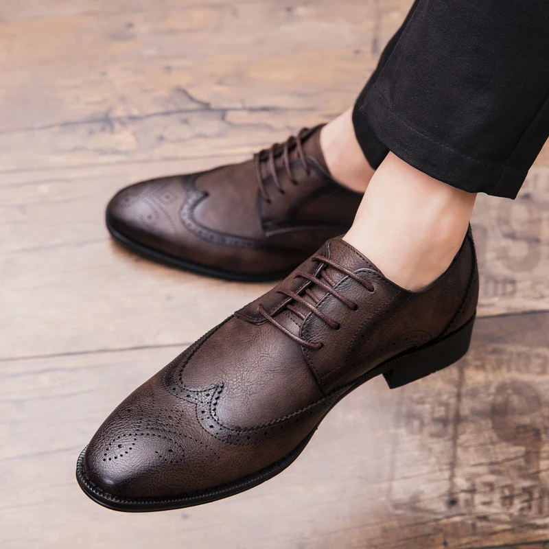 Lace-up casual leather shoes Men's wedding carved Brogues men's formal business pointed shoes Groom's leather