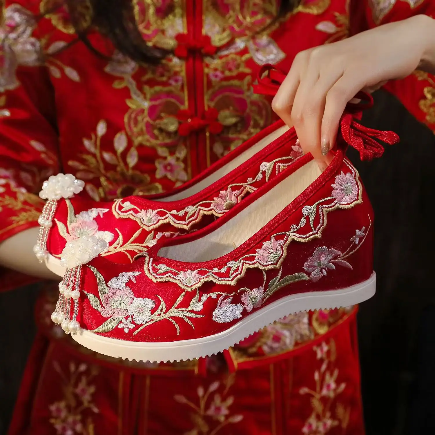2024 Women's Chinese Traditional Embroidered Red Wedding Shoe Platform  Hidden Heel Beaded Tassel Ankle Frenulum Retro Hanfu Shoe - AliExpress, image size:1500x1500