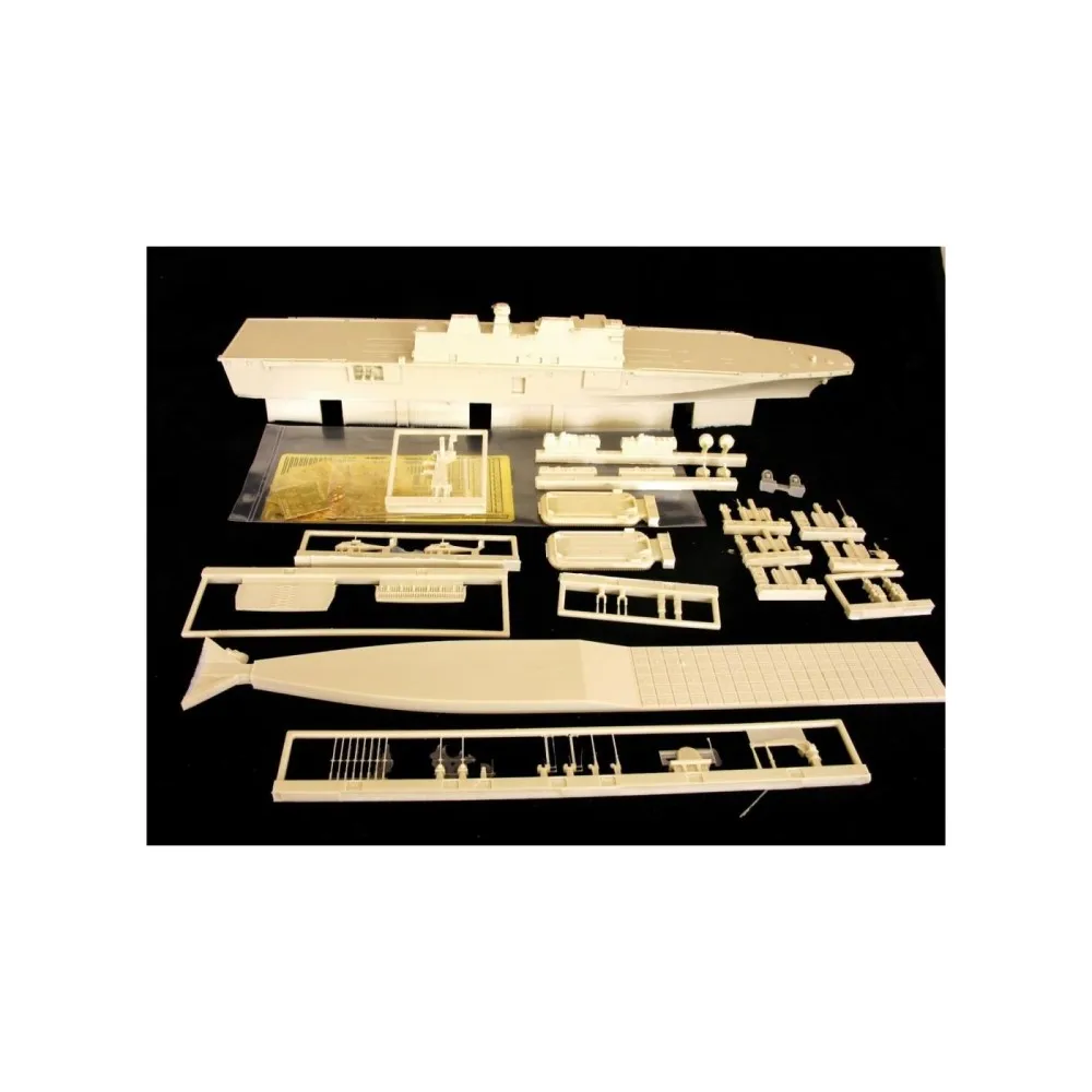 

ORANGE HOBBY N07-120 1/700 POKS LPH-6III Dokdo + K9,KM500,K21,K1A1,AAVP7,LCAC