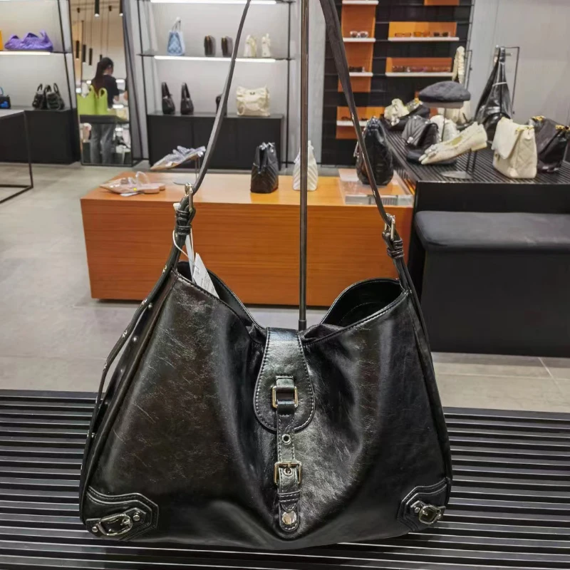 2024 Autumn New Women's Bag Large Capacity Retro Style Crossbody Bag Fashionable and Cool, Perfect for Casual Use From Guangdong